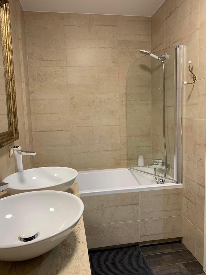 Apartament Jędrzejów エクステリア 写真